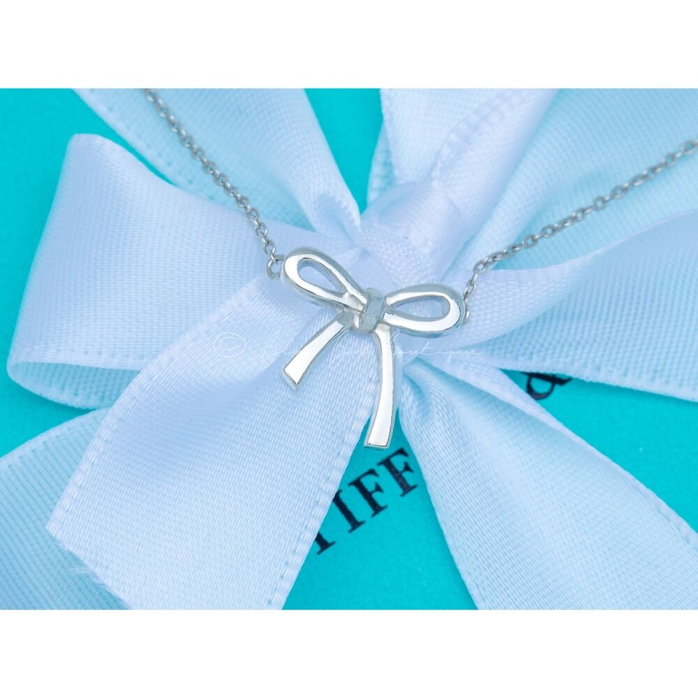 Tiffany & Co. Vintage Bow Necklace Ribbon Knot Pendant in Silver on a 16" Chain - Picture 8 of 9